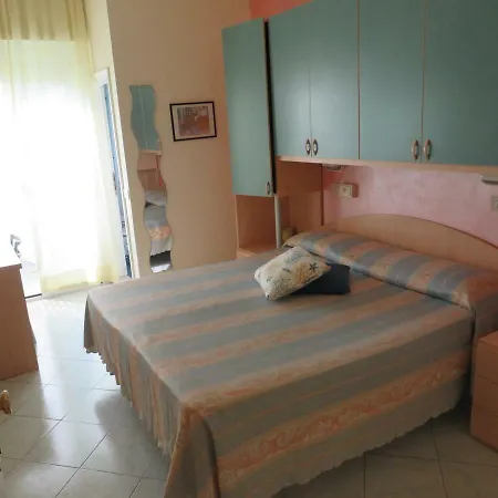 Solidea Hotel 3*